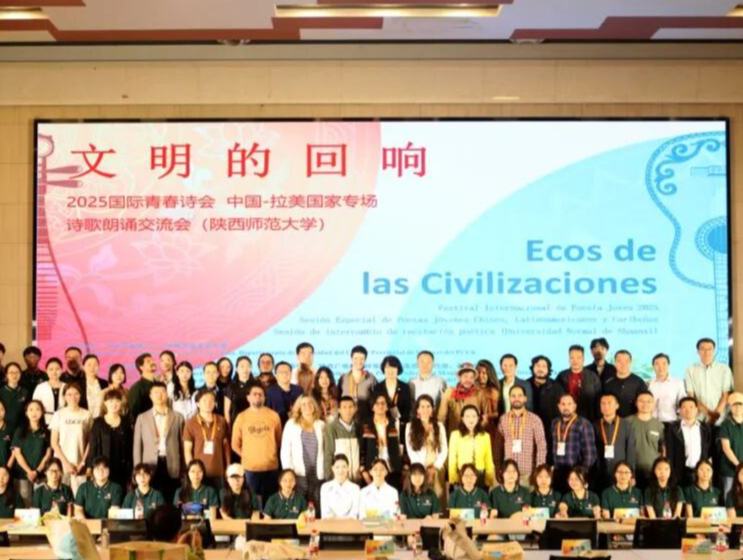 永遠(yuǎn)保持對詩歌的熱愛