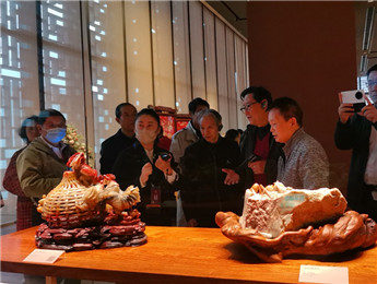 “回家”的作家們，昨天走進中國工藝美術館