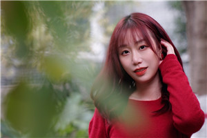 童話:獲獎作品《白夜夢想家》
作者:諾亞
獲獎感言我們常說,在今天仍然堅持寫作,是一件不容易的事情,但它對于我來說是唯一的選項。我的兒童文學寫作不僅是為了孩子,也是為了兒時的自己。人是需要說很多話的,而沉默的孩子選擇閉上嘴……