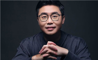 小說:獲獎作品《我人生最開始的好朋友》
作者:蔡崇達
獲獎感言在我理解中,兒童文學是復雜且重要的文學形式,必須用最簡練的語言觸及最根本的命題,必須采用簡單到兒童都讀得懂且喜歡讀的語言,帶兒童進入他們身上正在展開的對自我內心的理解……