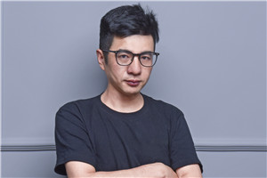 小說:獲獎作品《大河的歌謠》
作者:大秀
獲獎感言我出生在魯西南黃河畔,大學畢業后生活在紅船旁。江南文化的細膩與齊魯大地的渾厚共同造就了我的文學語言。我為什么要書寫黃河?因為對我而言,黃河不僅是地理上的故鄉,更是我所創建的文學故鄉。