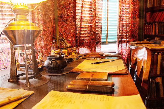 瑞典作家斯特林堡的書桌。從1908年到1912年,他在藍(lán)塔住了4年。書桌上保持著作家最后的布局