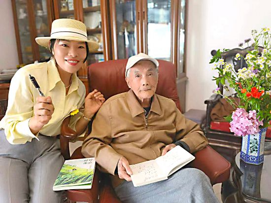 2024年6月1日,作者唐池子(左一)與圣野合照